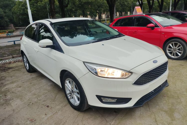 福特 福克斯 2018款 两厢经典 EcoBoost 125 自动超能风尚型智行版车身外观3