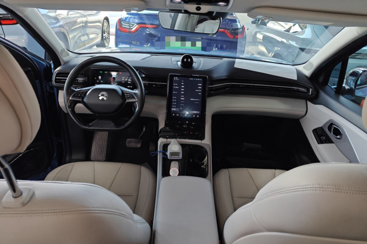 蔚来ES8 2018款 355KM 基准版 七座版中控内饰12