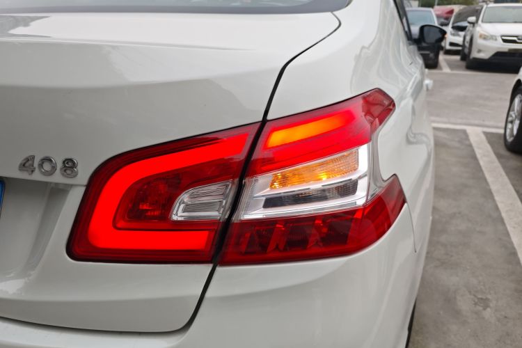 标致408 2014款 1.8L 自动豪华版车身外观9