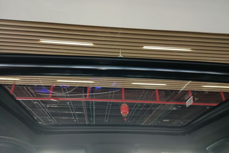 凯迪拉克XT5 2025款 2.0T 尊贵型中控内饰22