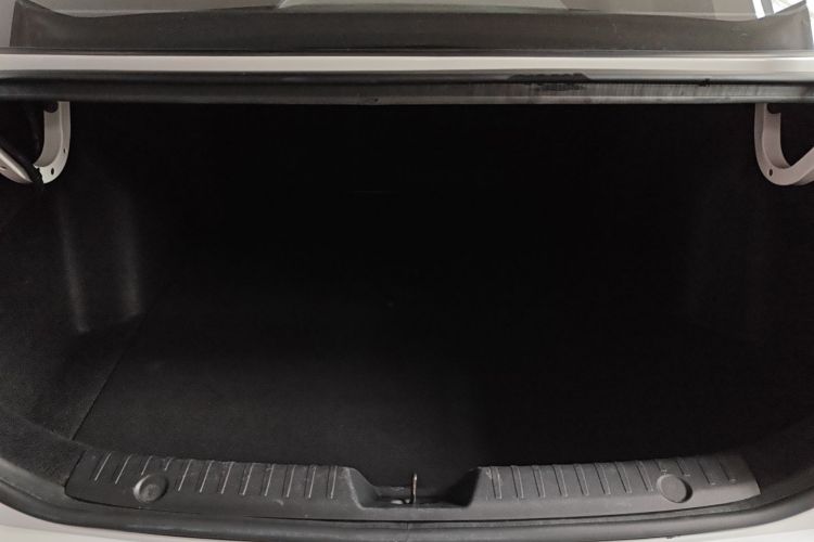 长安 逸动 2020款 PLUS 百万版 1.6L GDI CVT豪华型机舱底盘23