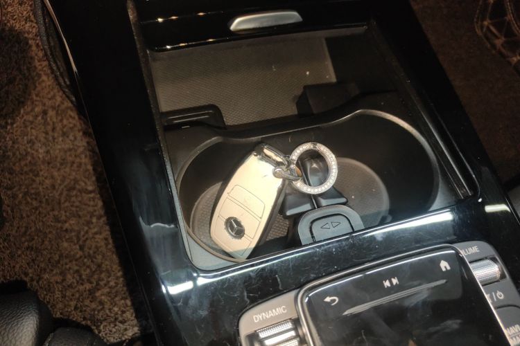 奔驰A级 2021款 A 200 L 运动轿车动感型中控内饰7001