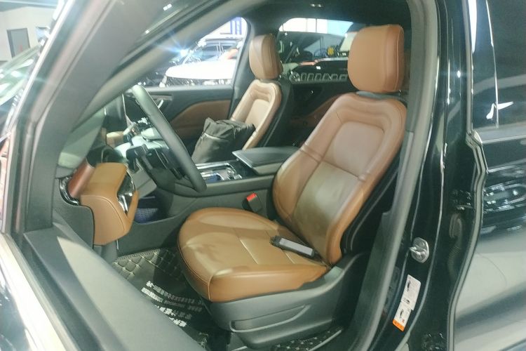 林肯 飞行家 2023款 3.0T V6 四驱尊雅巡航版 六座中控内饰19