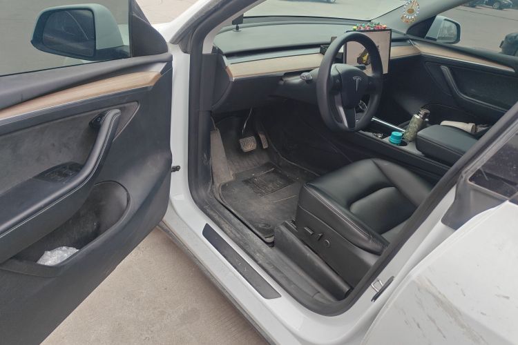 特斯拉 Model Y 2022款 改款 后轮驱动版中控内饰20