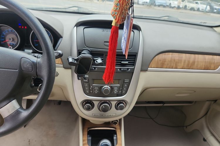 别克 凯越 2015款 1.5L 手动经典型中控内饰16