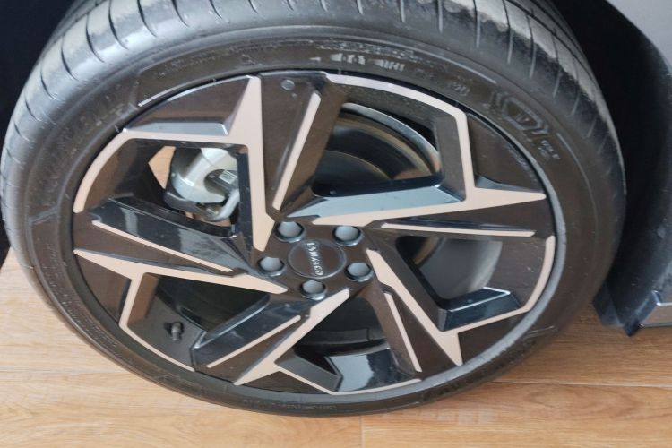 领克07 2024款 EM-P 126长续航 Ultra车身外观6008