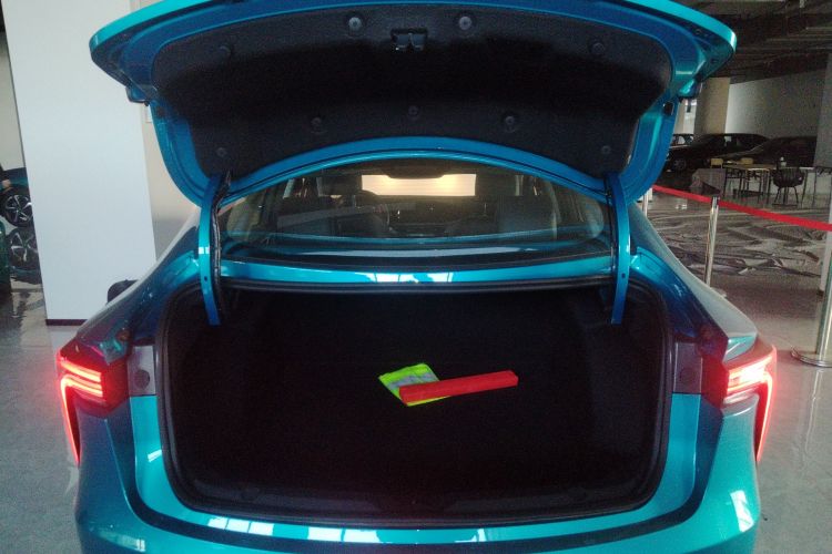 江铃集团新能源 羿 2023款 标准续航行业版机舱底盘23