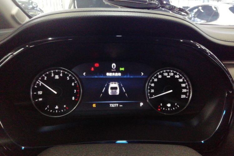 别克GL8 2022款 陆上公务舱 652T 豪华型中控内饰14