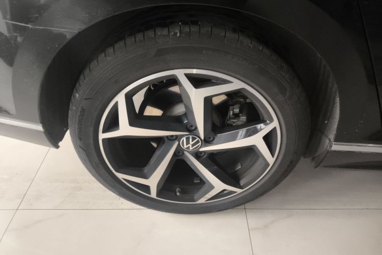 大众 迈腾 2023款 200万辆纪念版 330TSI DSG豪华型车身外观6008