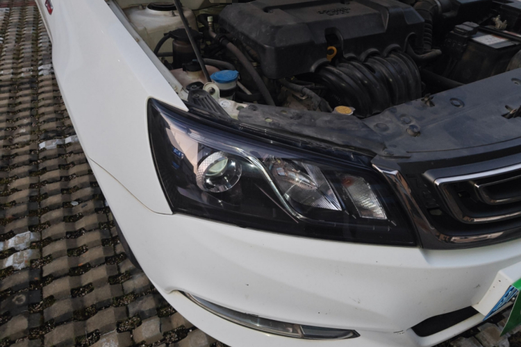 吉利汽车 帝豪 2017款 三厢百万款 1.5L 手动向上版车身外观8