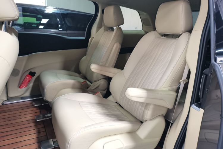 别克GL8 2023款 改款 陆上公务舱 豪华型中控内饰21