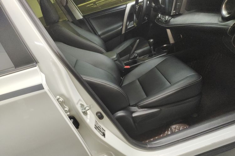 丰田 RAV4荣放 2019款 2.0L CVT两驱先锋版 国V局部细节41