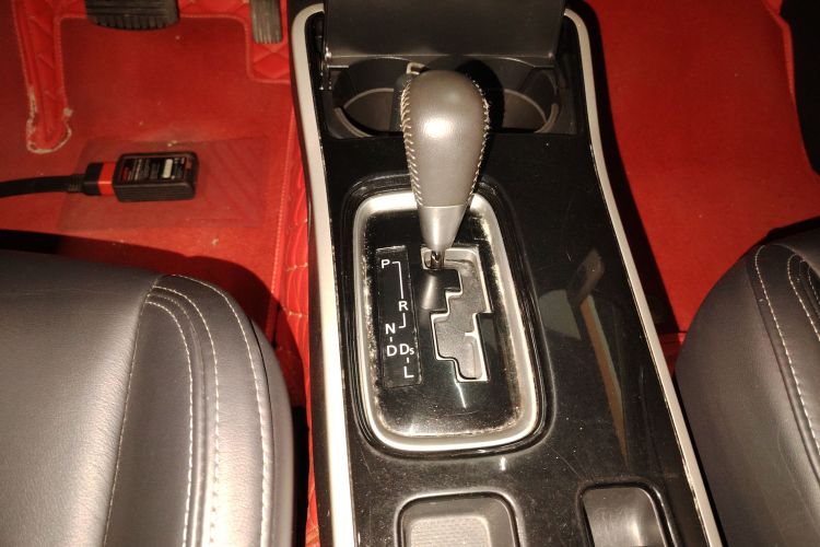 三菱 欧蓝德 2019款 2.0L 两驱畅享版 5座 国VI中控内饰18