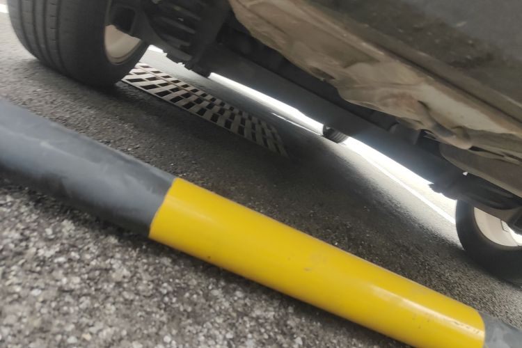 现代 朗动 2013款 1.6L 自动尊贵型局部细节9004