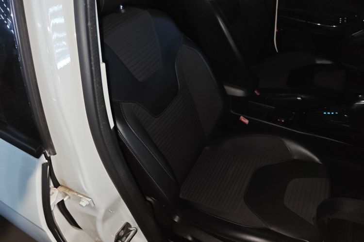 福特 福克斯 2017款 三厢 1.6L 自动风尚型智行版局部细节41