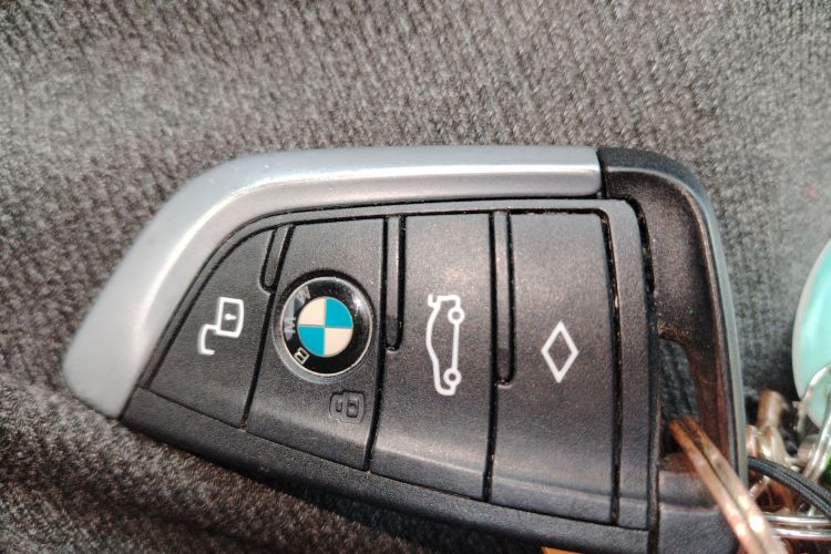 宝马3系 2021款 325Li M运动曜夜套装中控内饰11