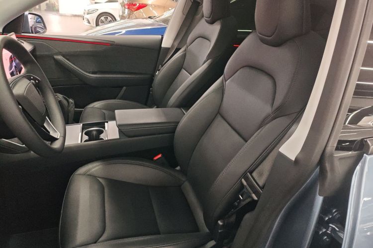 特斯拉 Model Y 2025款 长续航全轮驱动版局部细节19