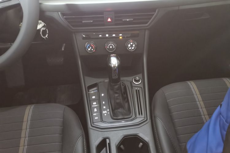 大众 朗逸 2019款 280TSI DSG舒适版 国VI中控内饰18