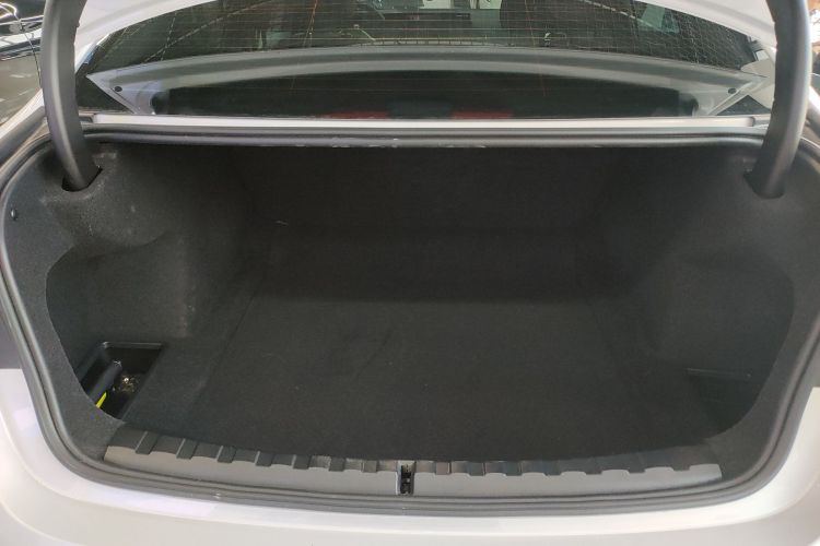 宝马3系 2025款 325i M运动套装机舱底盘23