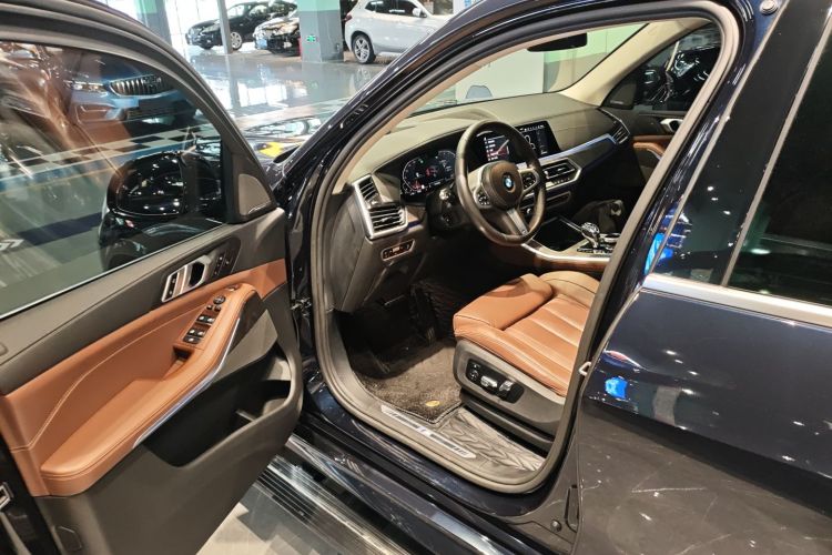 宝马X5(进口) 2021款 改款 xDrive40i 尊享型 M运动套装中控内饰20