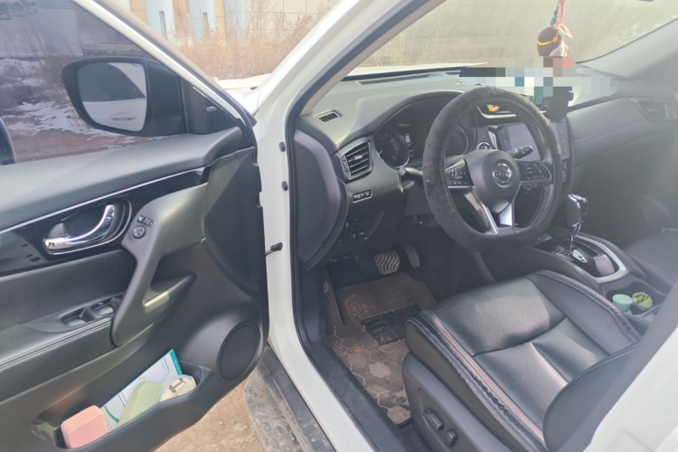 日产 奇骏 2019款 2.0L CVT舒适版 2WD中控内饰20