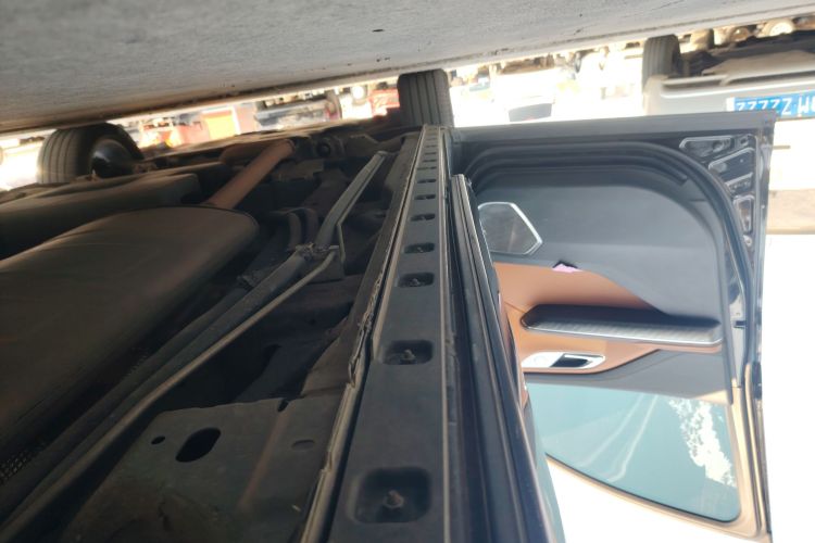 红旗HQ9 2023款 2.0T 智联旗韵版局部细节9002