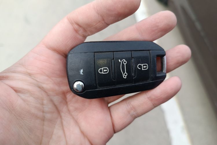 标致301 2014款 1.6L 手动舒适版中控内饰11