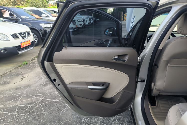 别克 英朗 2013款 GT 1.6L 自动时尚版中控内饰7008