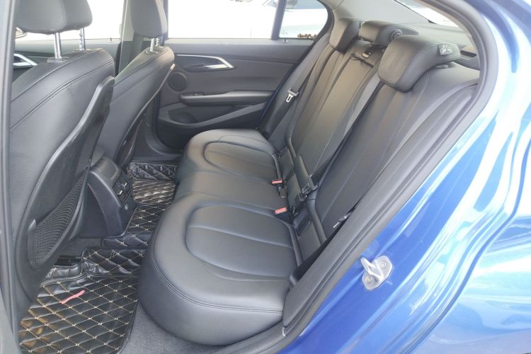 宝马1系 2017款 118i 设计套装型中控内饰21