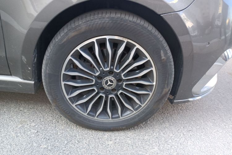 奔驰V级 2018款 V 260 L 尊贵加长版 国VI车身外观10