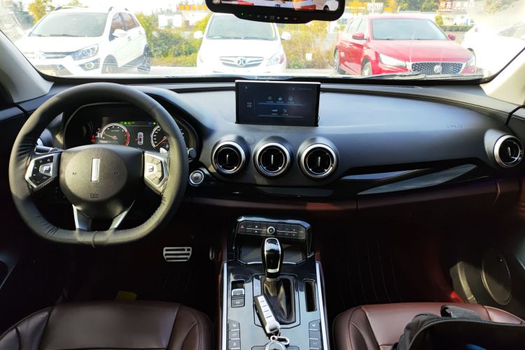 魏牌 VV7 2017款 2.0T 旗舰型中控内饰12