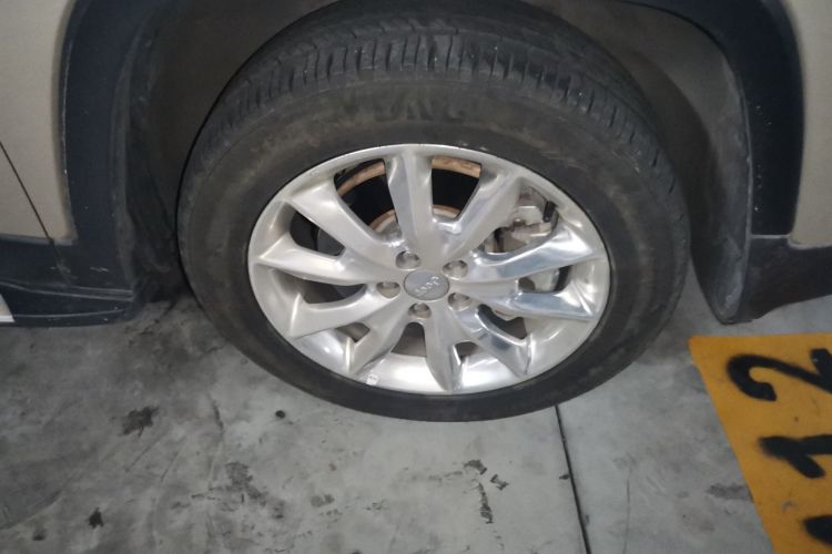 Jeep 自由光(进口) 2014款 2.4L 豪华版车身外观6001