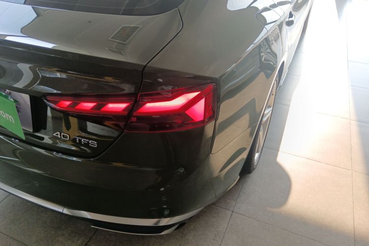 奥迪A5 2023款 Sportback 40 TFSI 时尚动感型车身外观9