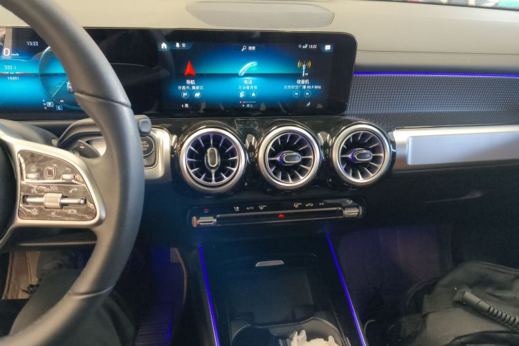 奔驰GLB 2021款 GLB 200 动感型中控内饰16