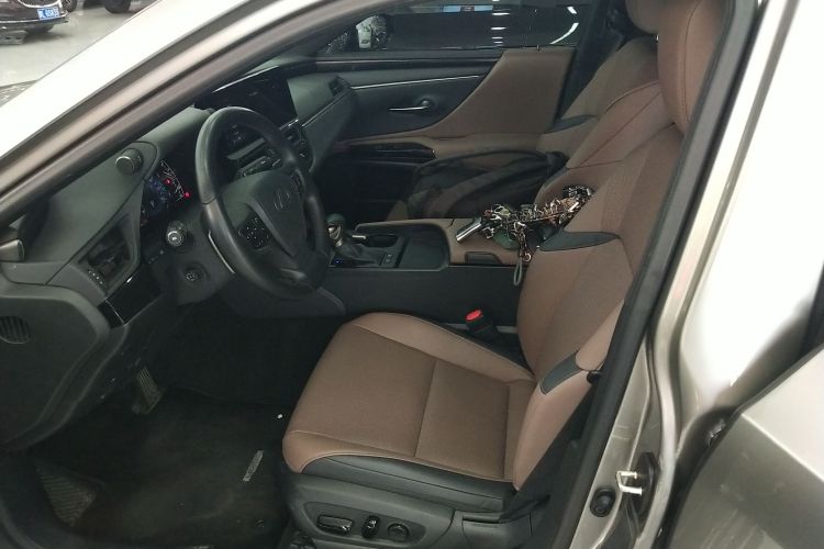 雷克萨斯ES 2022款 300h 卓越版中控内饰19