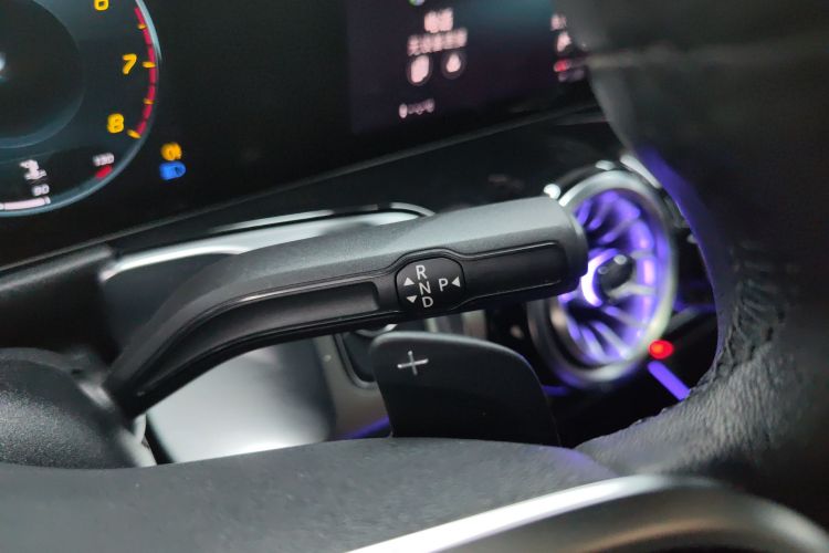 奔驰GLB 2023款 GLB 220 动感型局部细节18