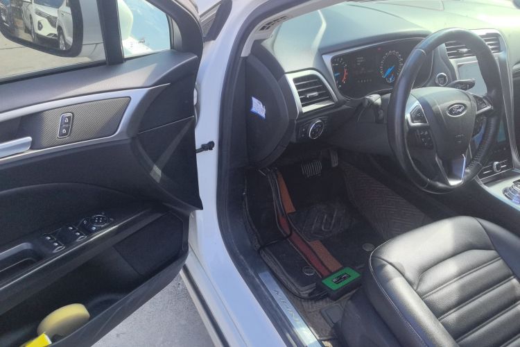 福特 蒙迪欧 2020款 EcoBoost 180 时尚型中控内饰20