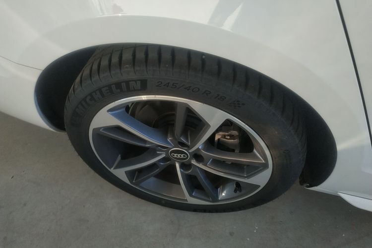 奥迪A4L 2025款 200万辆悦享版 40 TFSI 时尚动感型车身外观6008