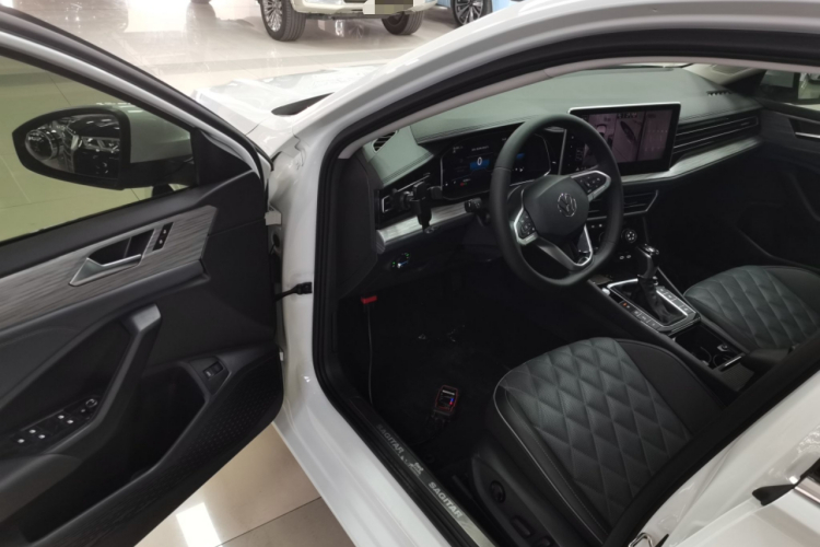 大众 速腾 2025款 改款三 300TSI DSG超越版中控内饰7003