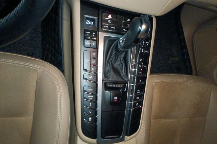 保时捷 2017款  Macan 2.0T中控内饰18