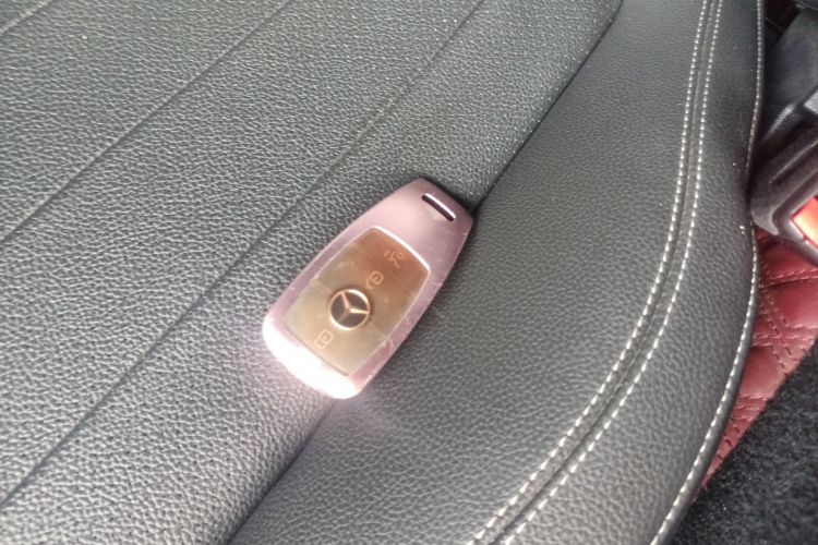 奔驰E级(进口) 2021款 E 260 时尚型运动版中控内饰7001