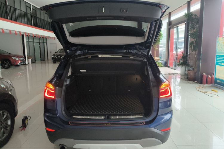 宝马X1 2018款 sDrive18Li 尊享型机舱底盘23