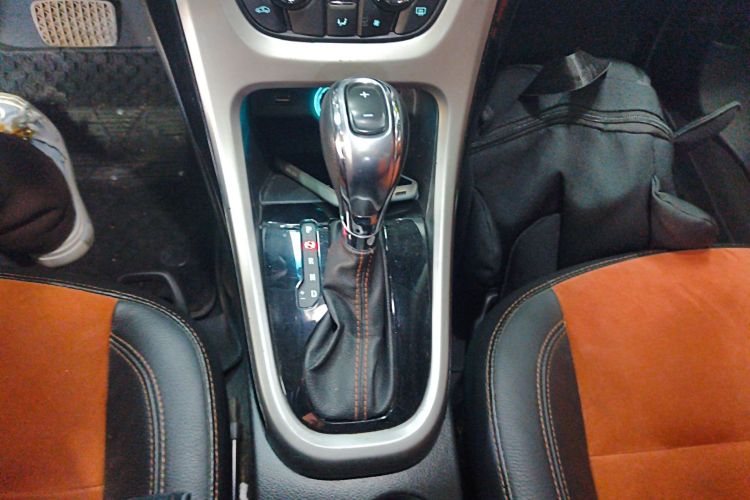 别克 英朗 2014款 XT 1.6T 自动时尚运动版局部细节18