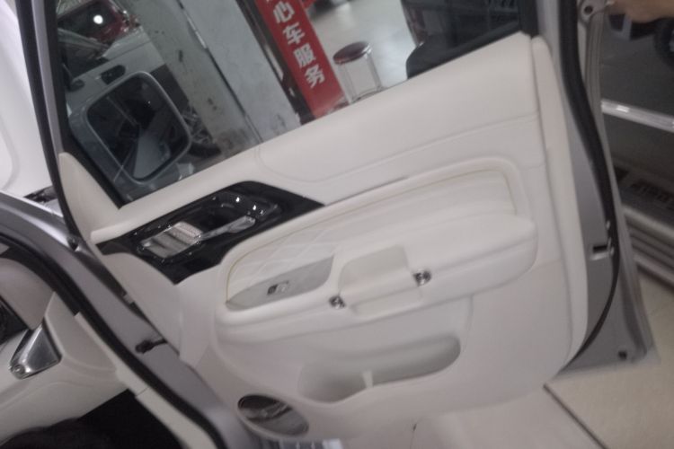 超境汽车 共创坦克300 2021款 2.0T 赛博坦克中控内饰7005