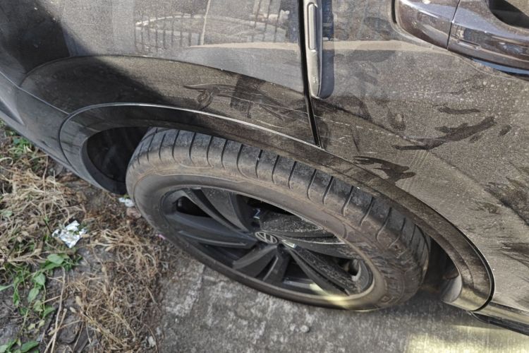 大众 途锐 2022款 3.0TSI 锐享版 曜黑运动套装车身外观6008