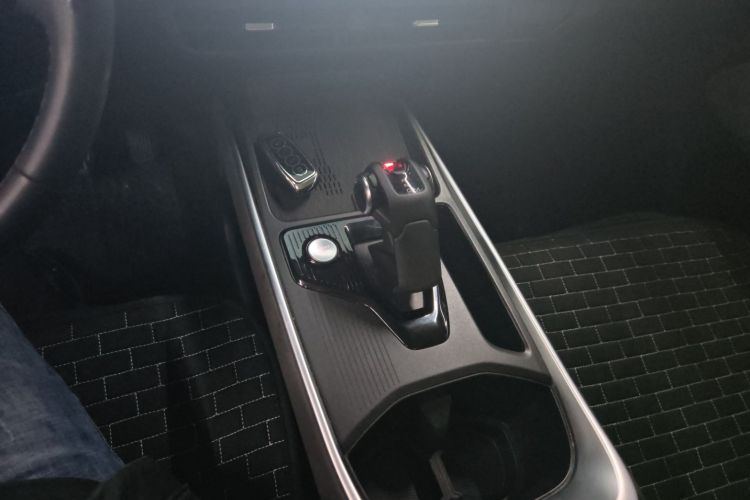 哈弗酷狗 2022款 1.5T DCT两驱潮动版中控内饰18