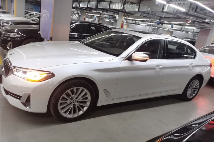 宝马5系 2022款 改款二 525Li 豪华套装车身外观4