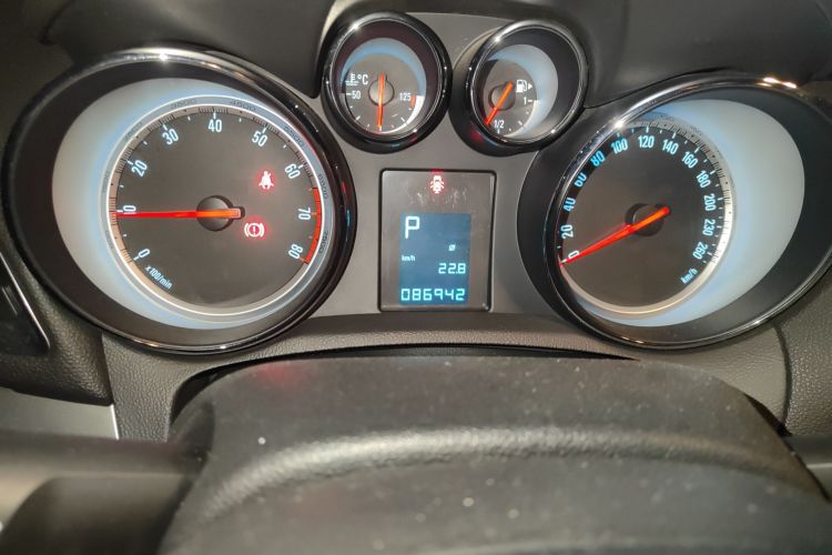 别克 昂科拉 2013款 1.4T 自动两驱精英型中控内饰15