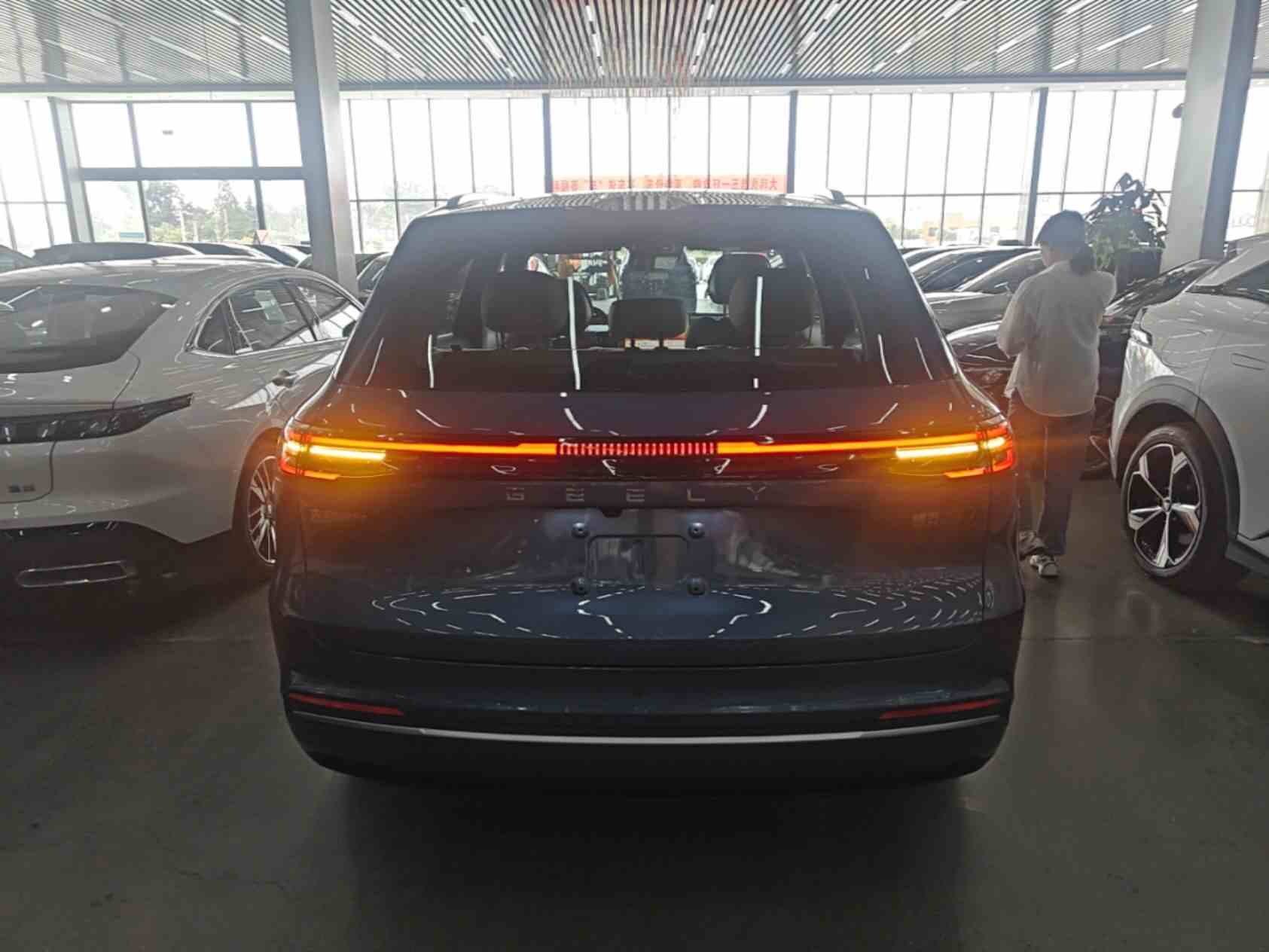 吉利银河 银河星舰7 EM-i 2025款 120km 领航版(3)