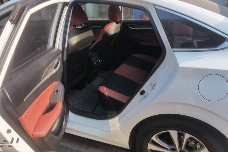 长安 逸动 2023款 畅享版 PLUS 蓝鲸NE 1.4T GDI DCT尊贵版中控内饰7004